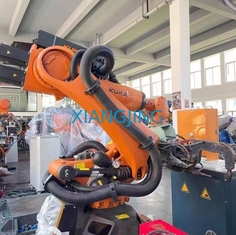 KR 60-3 6 Axis หุ่นยนต์ Kuka มือสอง พร้อมอุปกรณ์เชื่อมเฉพาะจุด