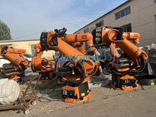 KUKA KR 240 R3330 หุ่นยนต์อุตสาหกรรมใช้แล้วแบบอัตโนมัติสำหรับการจัดการแท่นวางสินค้า