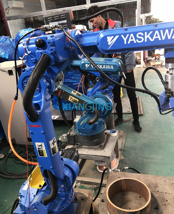 หุ่นยนต์เชื่อม Yaskawa AR1440 มือสอง 6 แกน น้ำหนักบรรทุก 12 กก. พร้อมระบบเชื่อม